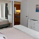 Apartment/2Bedrooms/2 Full Bathrooms/Free Parking