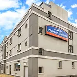 Howard Johnson By Wyndham Toronto Downtown West