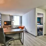 Radisson Suites Hotel Toronto Airport