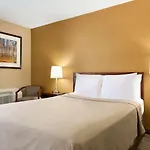 Travelodge By Wyndham Toronto East