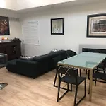 2 Bedroom Toronto Beaches Big Backyard