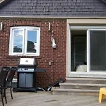 2 Bedroom Toronto Beaches Big Backyard