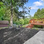 Luxury Villa In Toronto With Walkout Patio And Free Parking