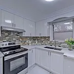 Cozy 3 Room Bungalow In Midtown Toronto