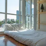 Large 2 Bedrooms Besides Cn Tower