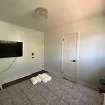 Yonge And Finch Subway !Q Spacious & Quiet Private Bdr With Shared Bathroom