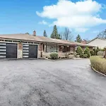 Lovely Junior 1 Bedroom Basement Apartment