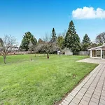 Lovely Junior 1 Bedroom Basement Apartment