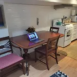2 Queen Bedroom Apartment Upper Beaches