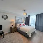 Spacious 3 Bd In The Centre Of North York, High Floor, Balcony, Free Wifi And Parking Subway