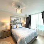 Spacious 3 Bd In The Centre Of North York, High Floor, Balcony, Free Wifi And Parking Subway