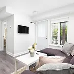 Very Cozy 1Br Townhome Apartment By Lakeshore!