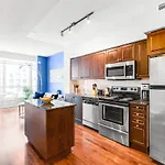 Aoc Suites - High-Rise Condo - City View