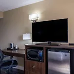 Super 8 By Wyndham Toronto East On