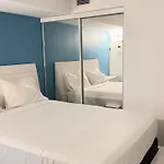 Lovely- 1 Bedroom Condo With Pool