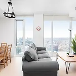 Cozy Loft Perfect For Relaxing In Heart Of City