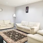 Cozy Bedroom - 7 Min Walk To Kennedy Station - Shared Bathroom