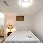 Simple & Tidy Private Rooms