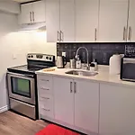 Bright Parkdale Court - Little Portugal W/ Free Parking