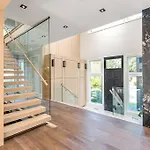 Luxury 6 Bedrooms Villa With Spacious Indoor