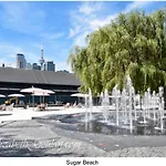 Three-Bedroom Condo With Free Parking Nearby Cn Tower With Lake View