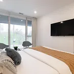 Chic 2 Bedroom 2.5 Bath Downtown Toronto