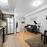 Beautiful Townhouse Near Yorkdale Mall, Wilson Subway
