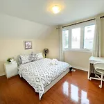 Cozy Bedroom - 7 Min Walk To Kennedy Station - Shared Bathroom