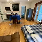 The Parkway Place Guesthouse