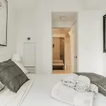 Luxury 2-Bedroom Condo Parking, View Of Cn Tower