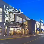 Beautiful Townhouse Near Yorkdale Mall, Wilson Subway