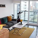 Luxurious Downtown Condo With Breathtaking Lake And Cn Tower Views In The Heart Of A Vibrant Neighbourhood
