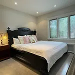 Private Suite In Forest Hill With Full Kitchen And Parking