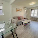 2B With Parking, 10Km To Toronto Downtown