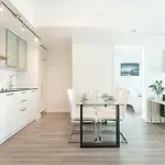 Beautiful Luxurious Modern Condo With Breathtaking Views