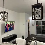 Luxury Condo With City Skyline Views - Mins To Yyz