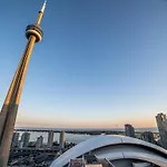 Designer Condo W/ Cn Tower View & Parking