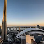 Designer Condo W/ Cn Tower View & Parking