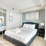 Modern 1 Bedroom Sleeps 3 Yorkville Stk