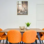 Jarvis Apartment