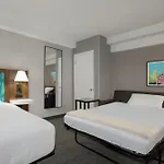 Hampton Inn & Suites By Hilton Toronto Downtown
