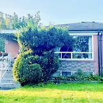 Toronto Bed & Breakfast - Free Parking
