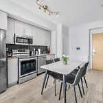 Luxury Downtown Toronto 2 Bedroom Suite With City And Lake Views And Free Parking