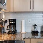 Newly Renovated Cozy Condo/Union Station