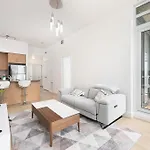 Newly Renovated Cozy Condo/Union Station