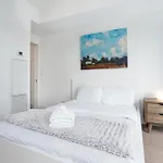 2 Bedrooms Condo Downtown Toronto With Parking