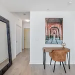 Designer One Bedroom Suite - Entertainment District Toronto
