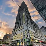 Cozy Condo Near Eatoncentre Mall