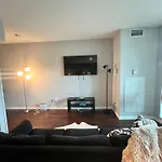 Downtown Toronto Cozy Suite