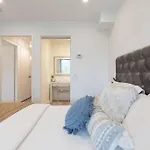 Luxe 2 Bed Suite Downtown Toronto Near Waterfront